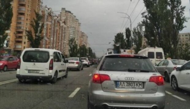 Перекроют на две недели: Киев опять застынет в пробках, водителей предупредили