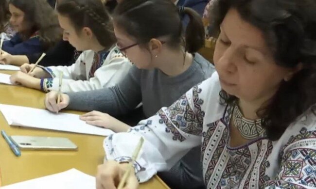 Украинцам рассказали, как присоединиться к радио-диктанту в "Дія" - инструкция