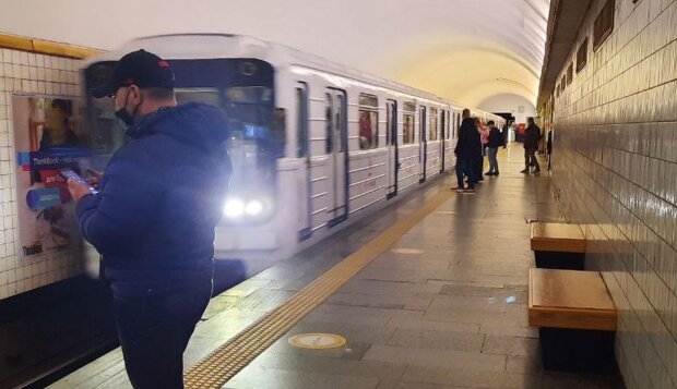 Станция метро в Киеве. Фото: Стена