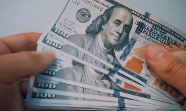Украинцам рассказали, что будет с курсом доллара в декабре