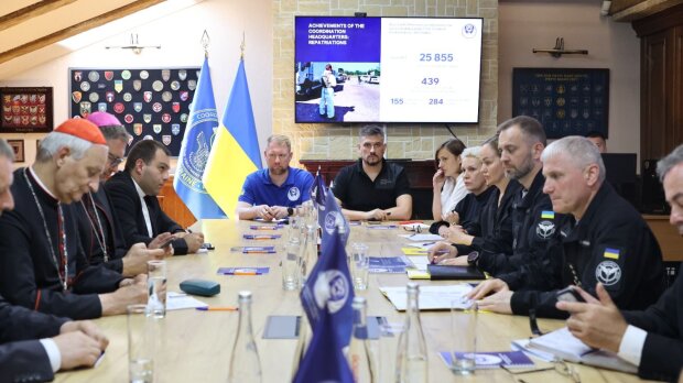 Глава Координационного штаба встретился со спецпредставителем Папы Римского по вопросам Украины