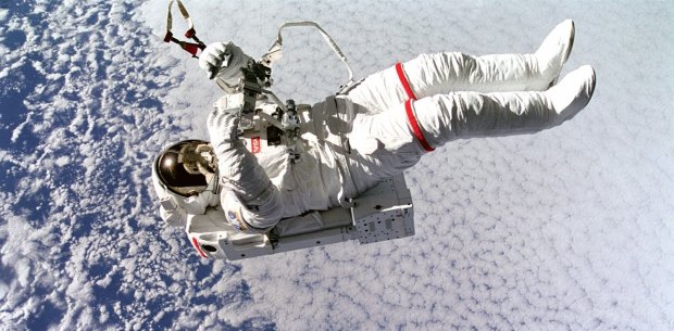 В космосе санкций пока нет: Российские астролетчики отправились за полотенцем