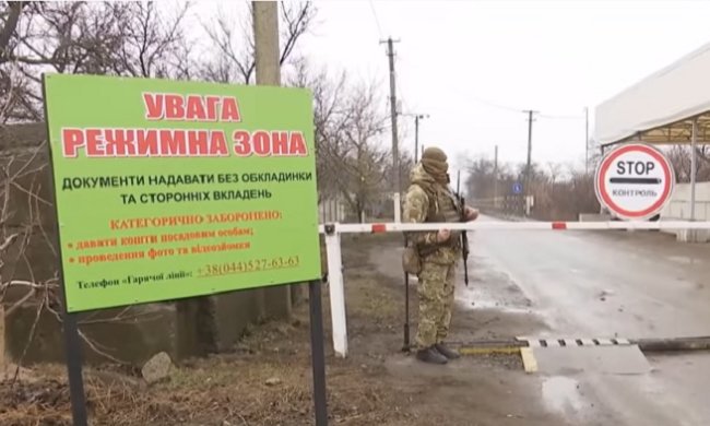 На КПВВ на Донбассе усилили меры контроля. Фото: YouTube