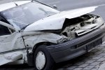 Ревнивая жена отомстила мужу за измену: уничтожила машину вдребезги на видео