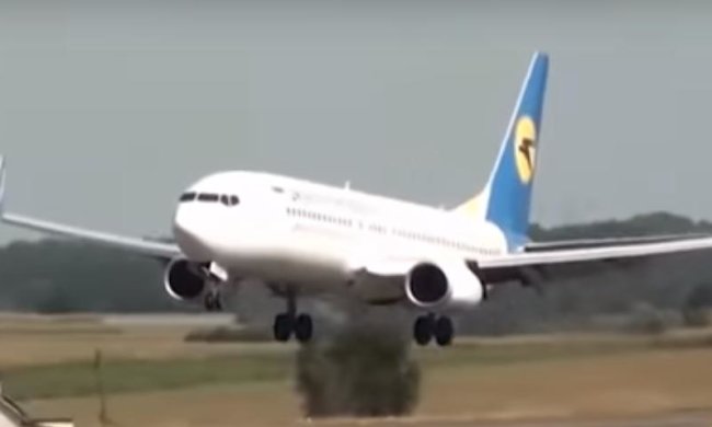 Авиарейсы для эвакуации. Фото: скрин youtube