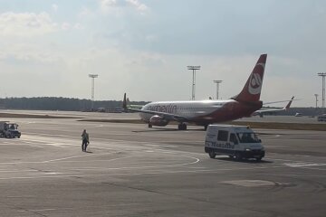 Літак. Фото: скріншот YouTube-відео