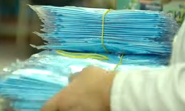 Украинцам будут выдавать маски бесплатно. Фото: скриншот Youtube