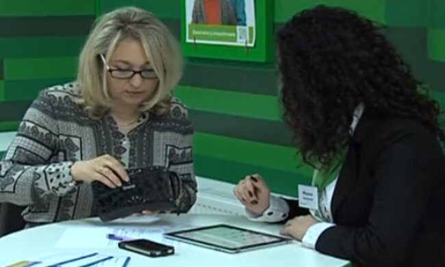 Банк. Фото: скріншот YouTube-відео