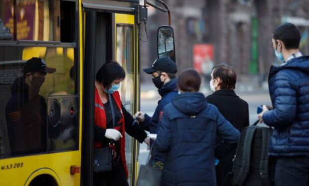 Кличко отменит спецпропуска: в Киеве запустят транспорт, как до карантина. Известна дата