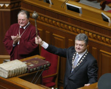 Как проходили инаугурации президентов: Януковича пришибло дверями, Ющенко подсунули «левую» Библию