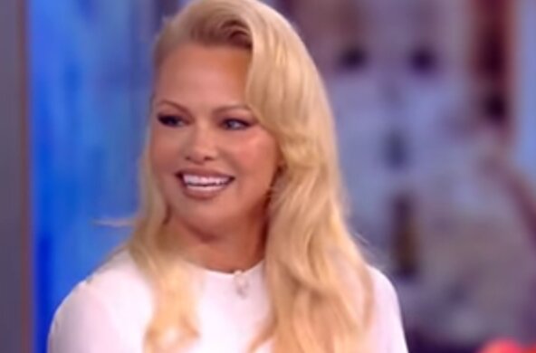 Памела Андерсон. Фото: скриншот YouTube