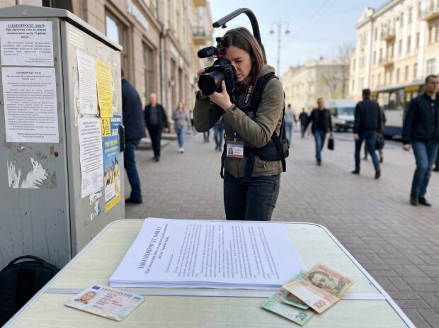 журналіст камера вулиця зйомка законопроєкт персональні дані