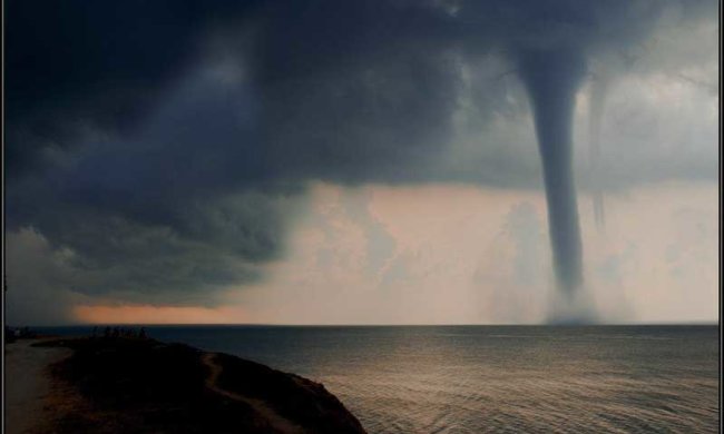 Так может только природа: Черным морем пронесся невероятно мощный смерч (видео)