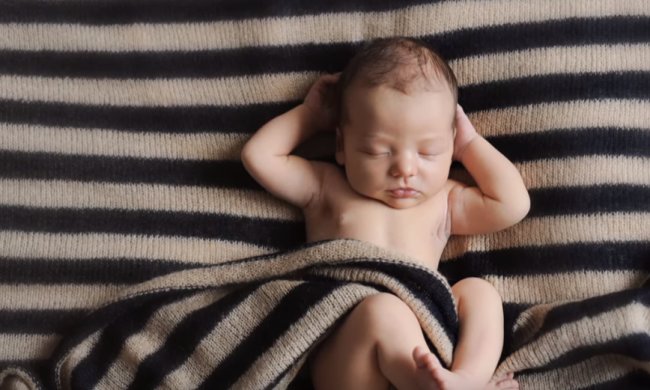 В Украине заработал сервис "єМалятко", фото: скриншот с YouTube