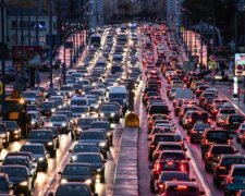 Вечер пятницы в Киеве испортили дороги: проехать невозможно, причины