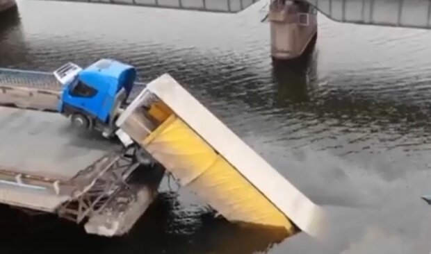 Рухнул, как карточный домик: в сети появилось видео обвала моста под Никополем, что известно