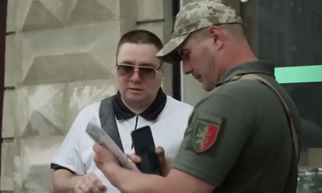 Какие документы нужно нести в ТЦК, если отсрочку не продлили автоматически. Фото: YouTube