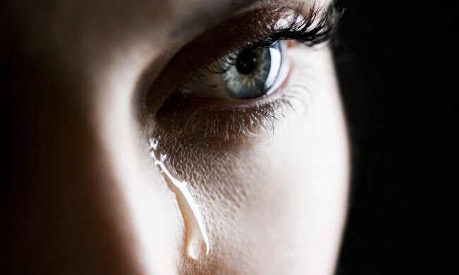 Нужно чаще плакать: ученые рассказали о пользе слез