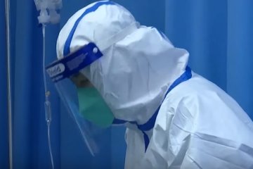 Курильщики реже заражаются коронавирусом. Фото: скриншот YouTube