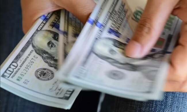 Долар. Фото: скріншот YouTube