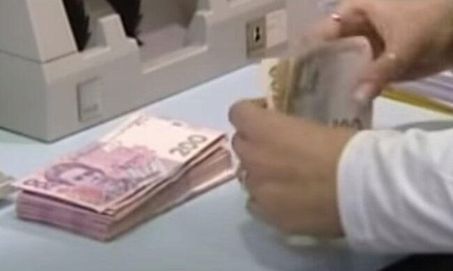Гроші. Фото: скріншот YouTube-відео