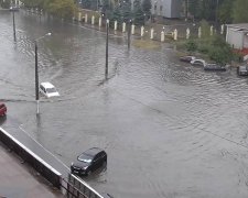 Одесситам любая погода хорошая погода: как люди развлекались в затопленном городе. Видео