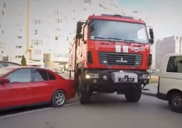 Пожар под Киевом. Фото: скриншот Youtube