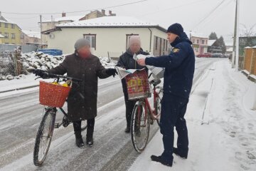 Возвращение украинцев в деревню. Фото ГСЧС