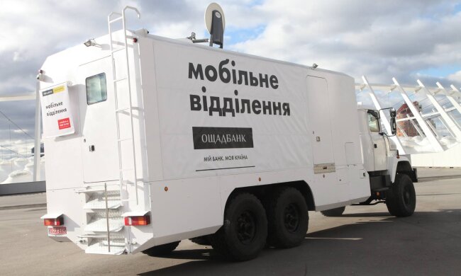 Ощадбанк запустив перший "банк на колесах" на Буковині. Фото: скрін YouTube