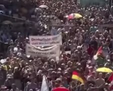 Европу всю колотит: страны сотрясают протесты, десятки тысяч людей наводнили улицы – что происходит