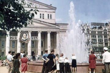 В сети расскрасили старинные снимки