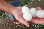 В Италии десятки людей пострадали из-за аномально крупного града. Фото