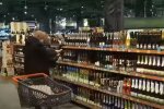 Продажа алкоголя в магазине. Фото: скриншот YouTube-видео