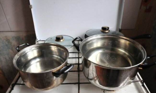 Киев оставили без горячей воды: известна причина, когда включат