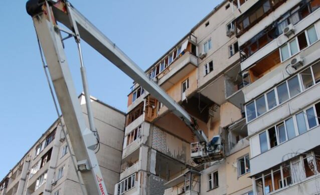 Взрыв дома на Позняках: на месте заметили спасателей, что происходит