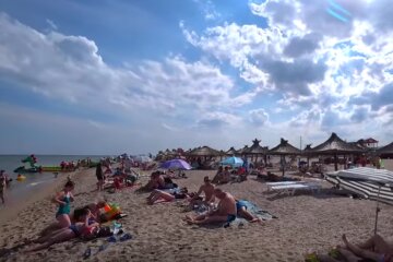 В водах Азовского моря нельзя купаться. Фото: youtube