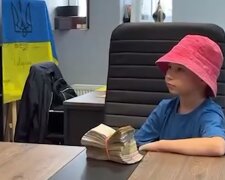 Мальчик собрал деньги для ВСУ. Фото: скриншот Facebook-видео