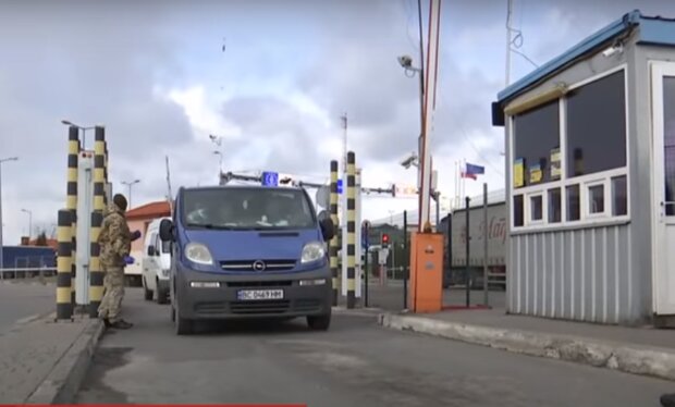 Пункт пропуска на границе с Польшей. Фото: скриншот YouTube