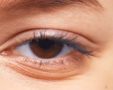 Ученые нашли связь между цветом глаз и здоровьем человека. Фото: скриншот Youtube