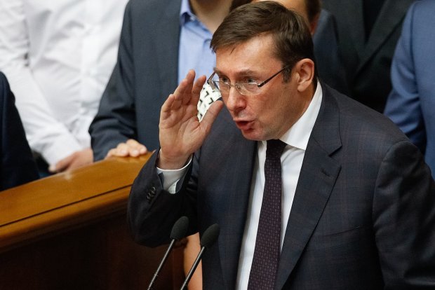Луценко вызвали на допрос в НАБУ из-за того, что спихнул дело Бубенчика