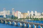 В Киеве мост превратился в водопад: "Мироточить начал..."