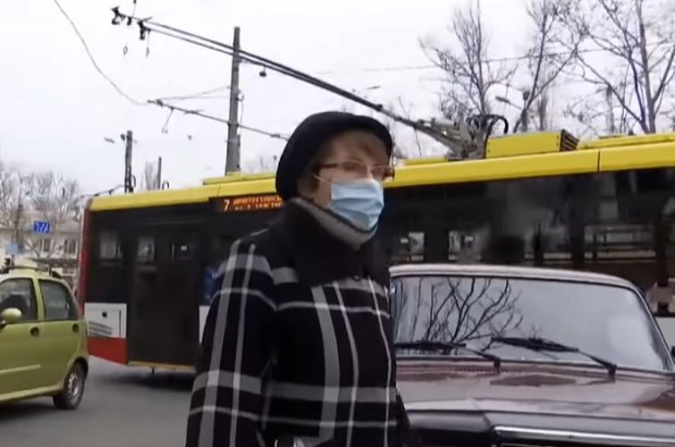 В Кабмине объяснили, почему стоит носить защитные маски на улице. Фото: скриншот YouTube