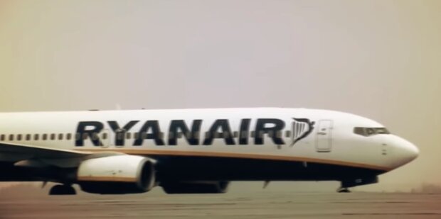 Самолет Ryanair. Фото: скриншот Youtube-видео