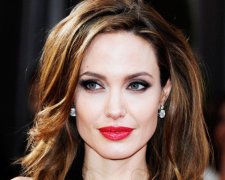 Крупным планом: в сеть выложили настоящие фото Анджелины Джоли без фотошопа