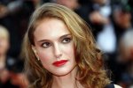 Не декольте, а Марианская впадина: Натали Портман блеснула идеальными формами в мини-наряде