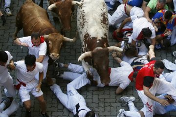 Традиционное испанское развлечение превратилось в трагедию. Пострадали люди. Подробности забега быков