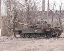 Разбитый танк. Фото: скриншот YouTube-видео