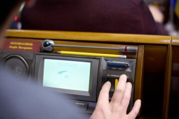Голосование в ВРУ. Фото: Фото В.Сарахана