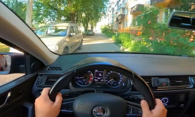 Что делать водителю, если смарт-тахограф искажает данные из-за РЭБ. Фото: YouTube