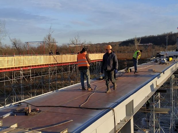 Строительство моста в Станице Луганской